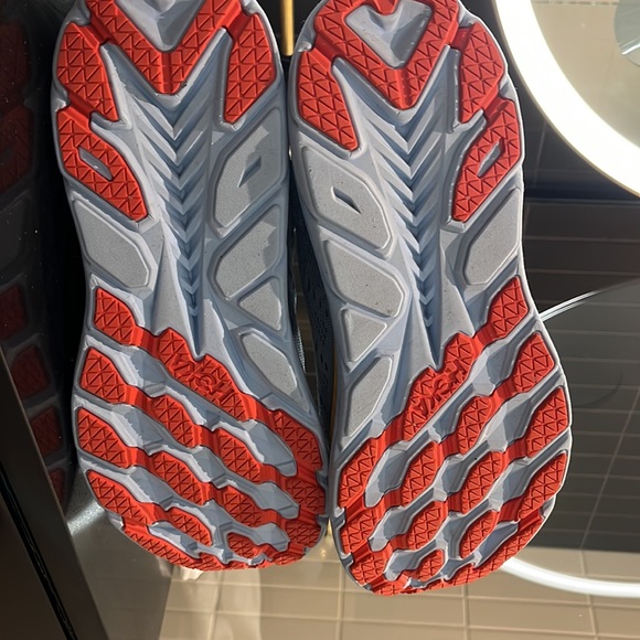 Nice and comfortable, but don’t have a use for these great Hokas - Picture 2 of 2